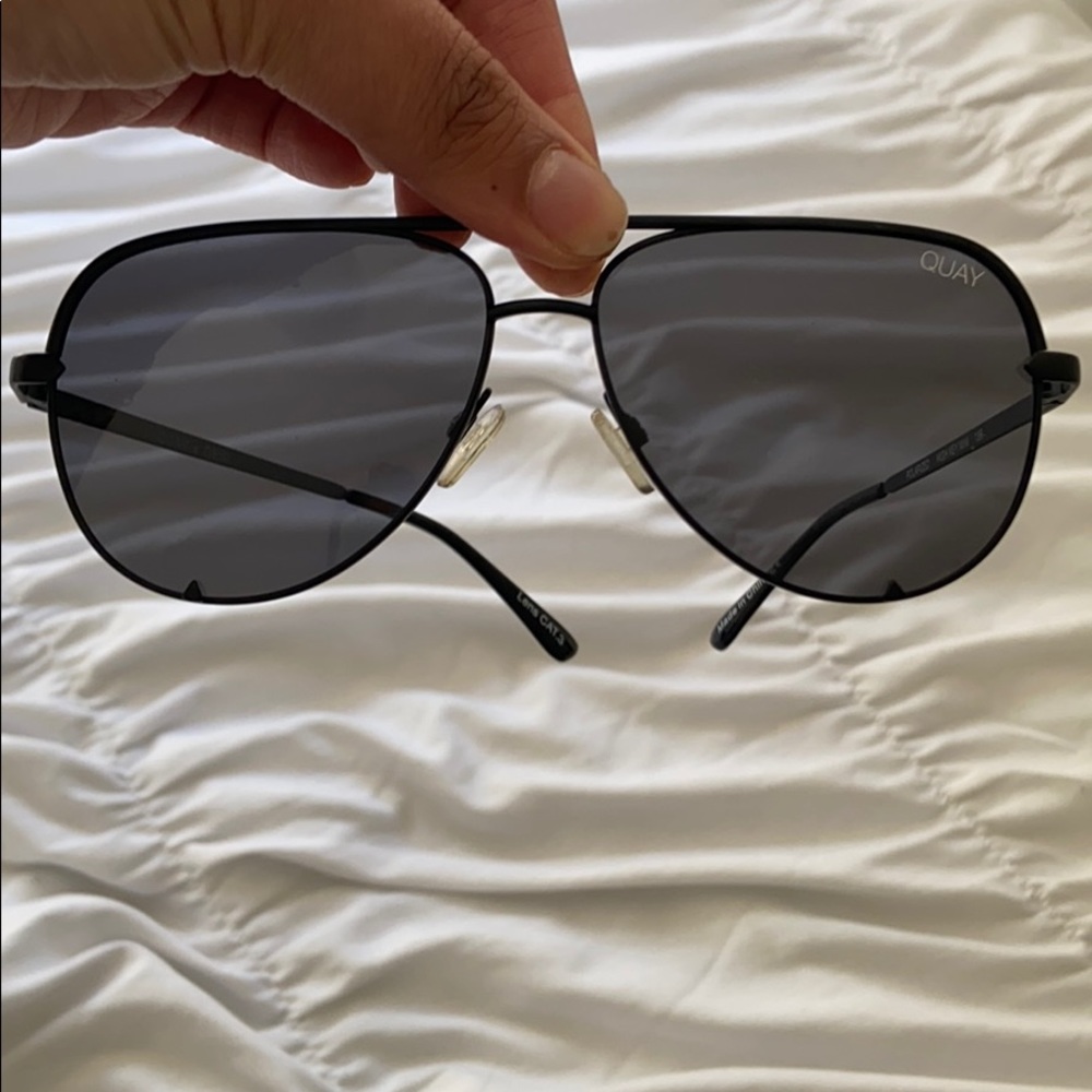 DESI X QUAY MINI HIGH KEY BLACK
